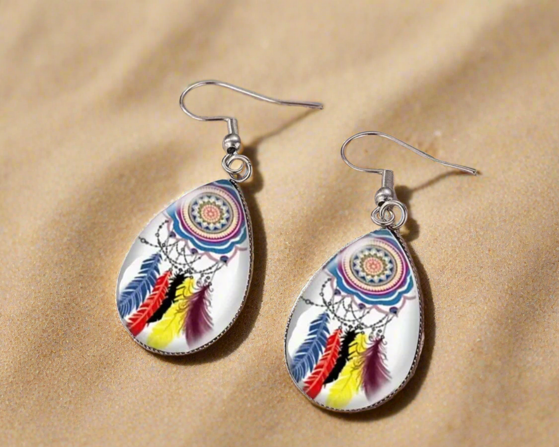 Feather pattern earrings